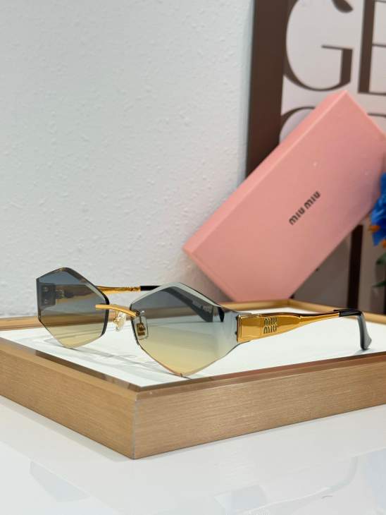 Picture of Miu Miu Sunglasses _SKUfw80947374fw